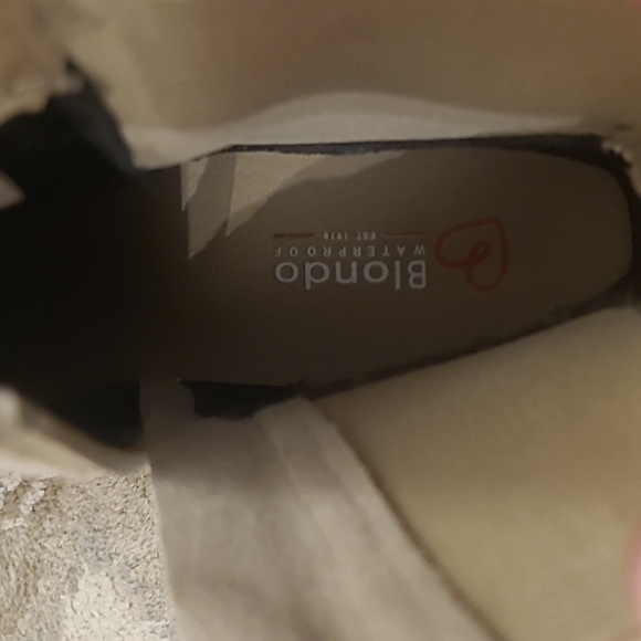 Size 8.5 suede tan ankle boot - Picture 4 of 6